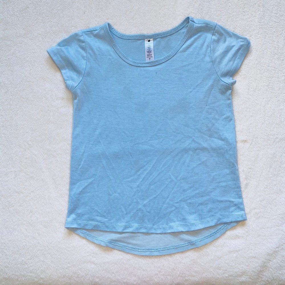 blue t shirt